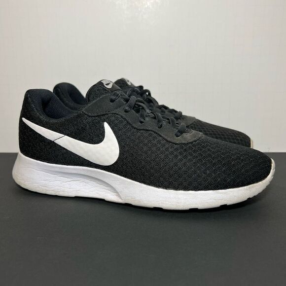 Womens NIKE Tanjun Black Running Shoes / Size 7.5 - Picture 1 of 9